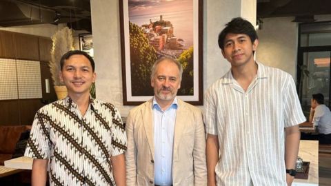 Выпускники ТГУ Тура Партхаяна и Ирван Тенгкухарджа будут принимать участие в продвижении проекта по организации филиала Большого университета Томска в Индонезии.